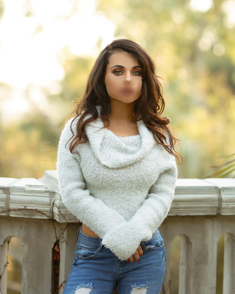 Rebecca Pink Escort