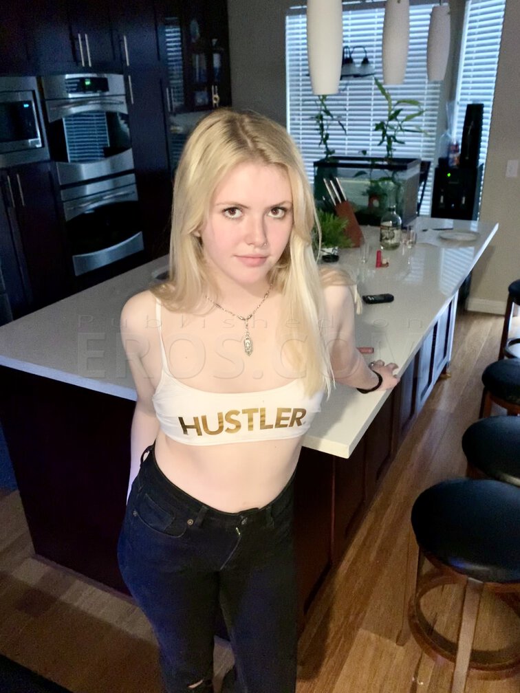 Alyvia Violet