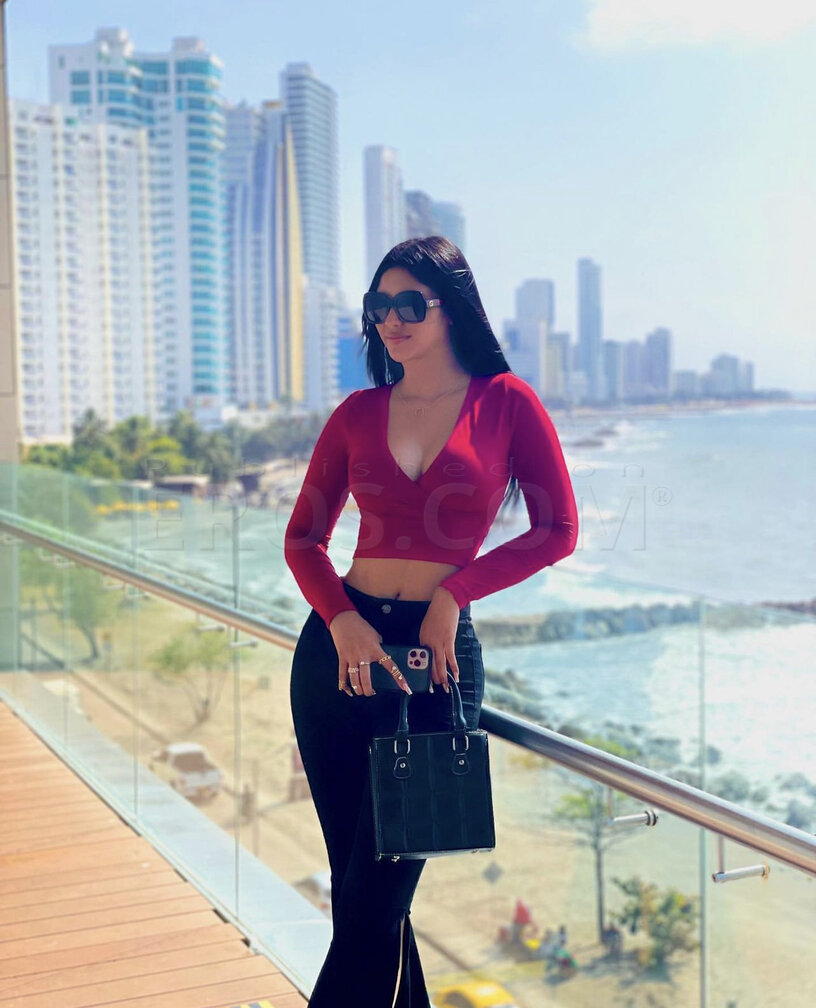 ANDREA HERMOSA LATINA