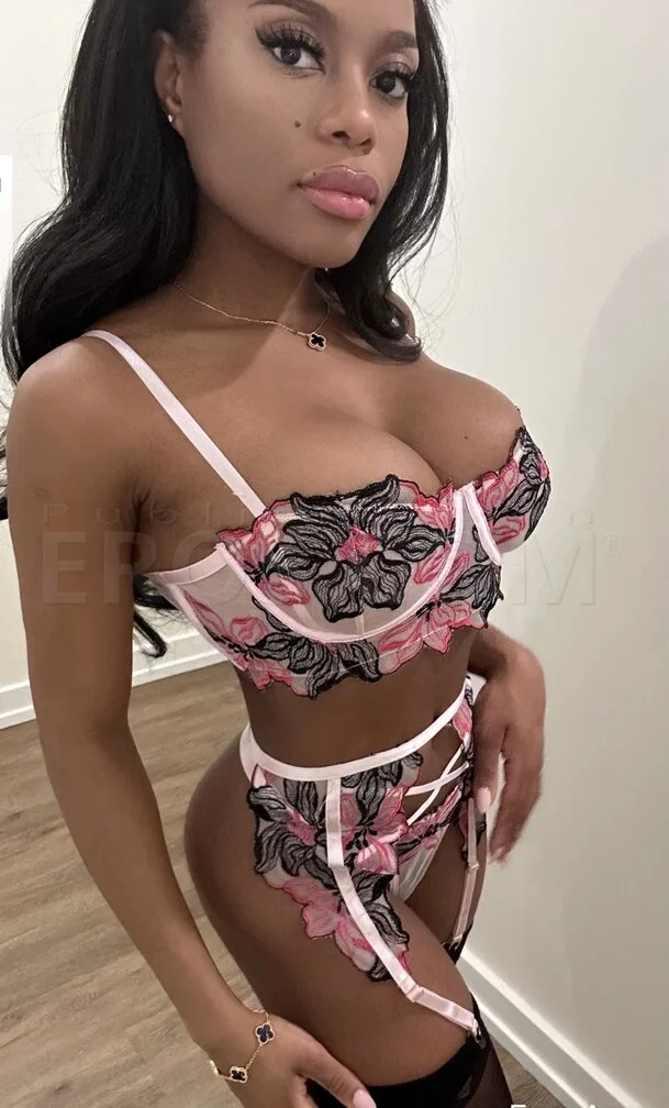 Ezra Simone