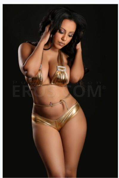 Dominican bombshell