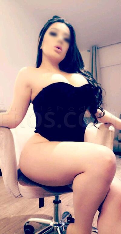 CURVY LATINA