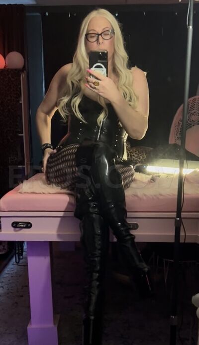 Goddess Britney Bond