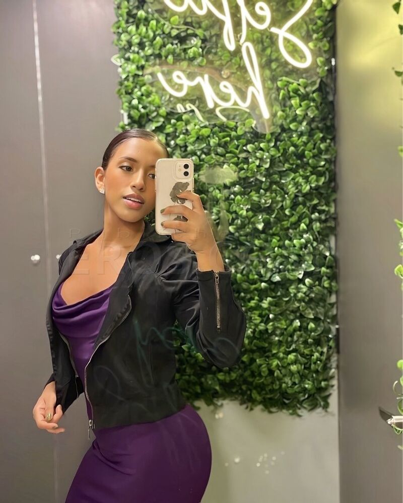 Valentina in Cromwell