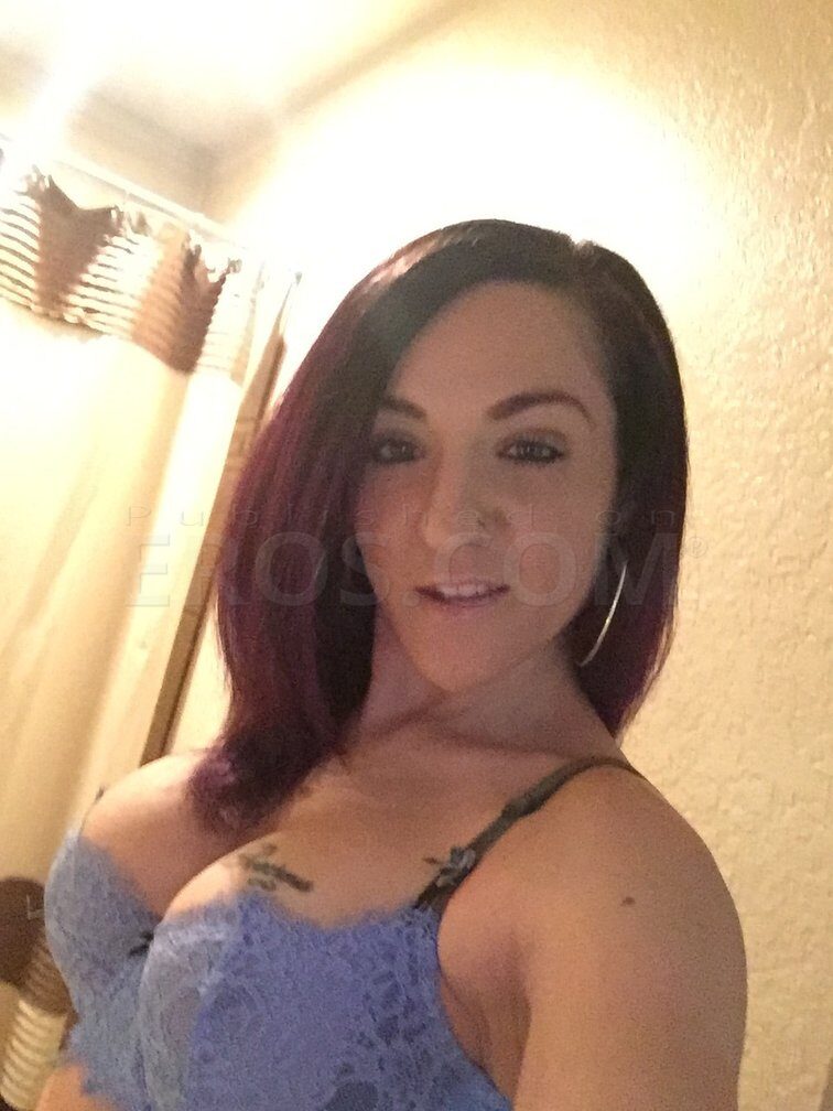 Petite Nikki