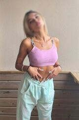 Lexi Baker in Hawaii, photo 1