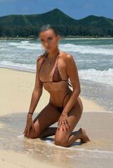 Lexi Baker in Hawaii, photo 2